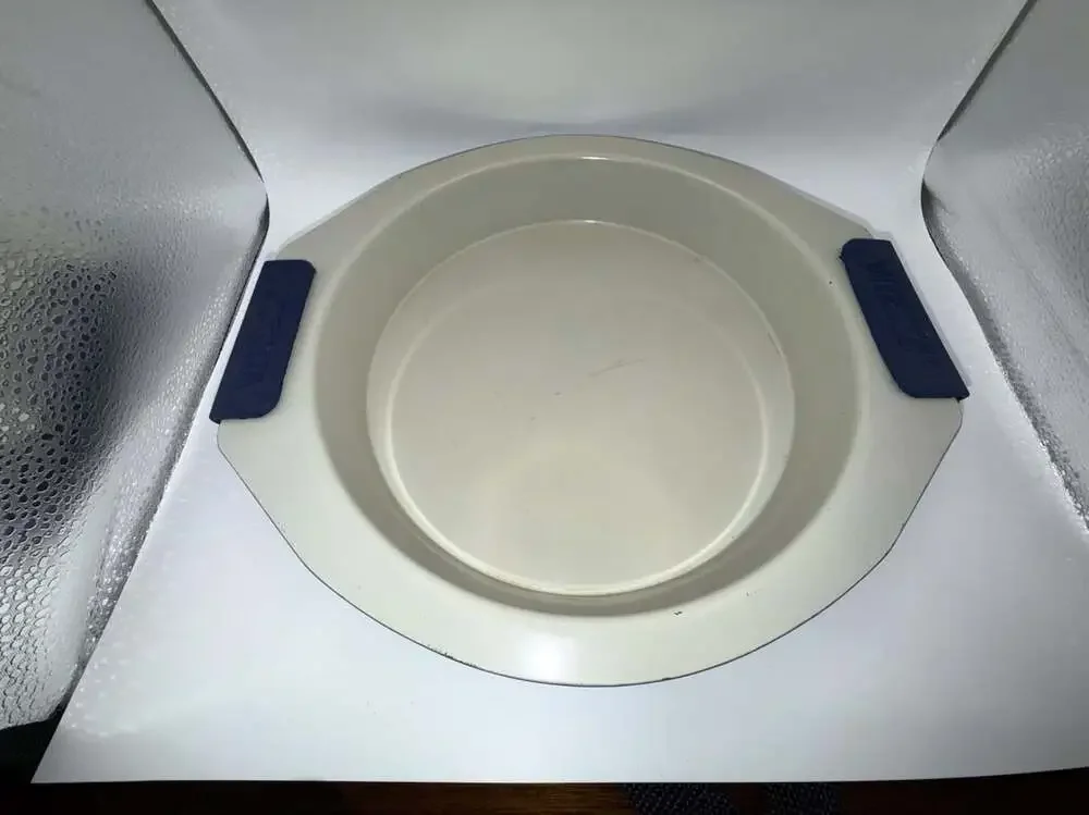 Vitesse Ceramic Round Baking Dish with Blue Silicone Handles